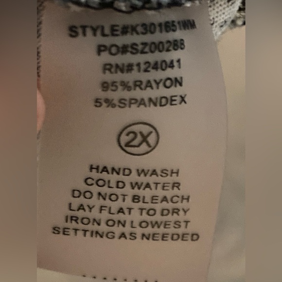 Women’s CYRUS Woman Tunic Top Size 2X Very Roomy & Light - Picture 4 of 4